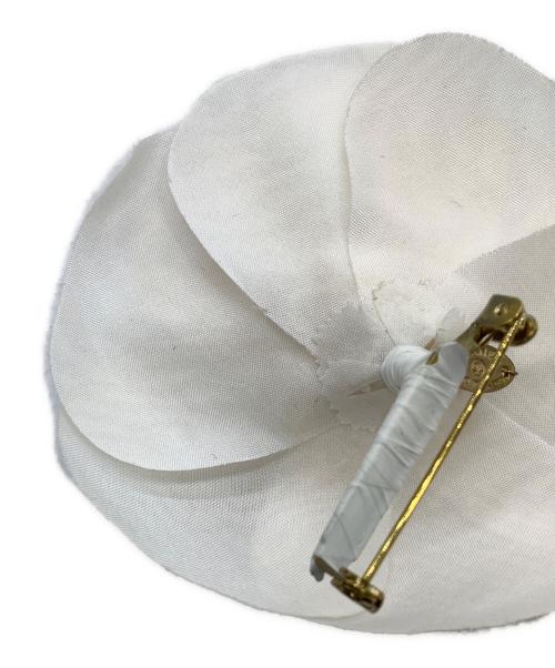 CHANEL（シャネル）CHANEL (シャネル) コサージュ カメリア ホワイトの古着・服飾アイテム