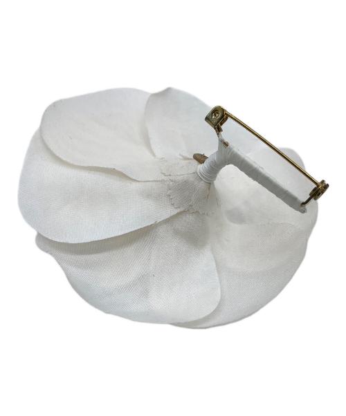 CHANEL（シャネル）CHANEL (シャネル) コサージュ カメリア ホワイトの古着・服飾アイテム