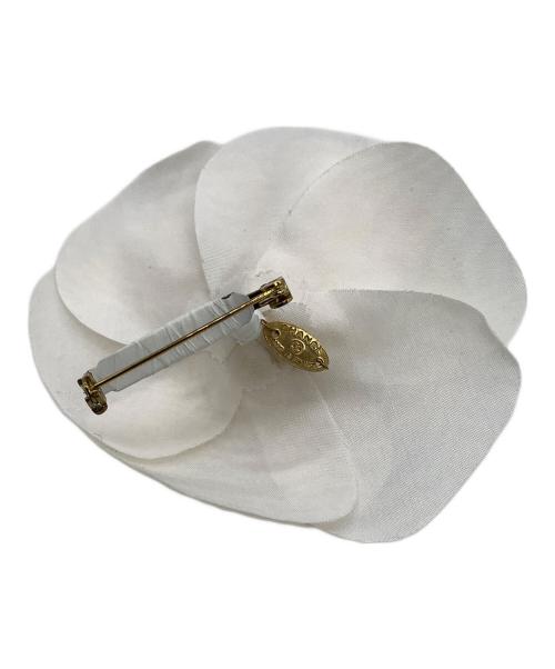 CHANEL（シャネル）CHANEL (シャネル) コサージュ カメリア ホワイトの古着・服飾アイテム