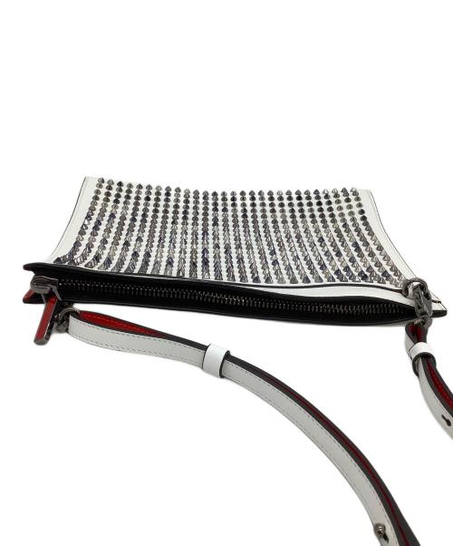 Christian Louboutin（クリスチャン・ルブタン）Christian Louboutin (クリスチャン・ルブタン) ショルダーバッグ スカイポーチ ホワイトの古着・服飾アイテム