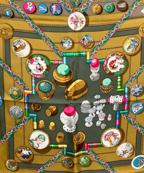 HERMES（エルメス）HERMES (エルメス) スカーフ カレ90 お針子さん Petite Main  グリーン×ブラウンの古着・服飾アイテム