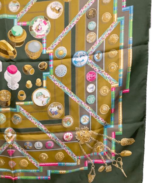 HERMES（エルメス）HERMES (エルメス) スカーフ カレ90 お針子さん Petite Main  グリーン×ブラウンの古着・服飾アイテム