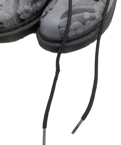 Dr.Martens（ドクターマーチン）Dr.Martens (ドクターマーチン) ハイカットスニーカー 1460 OT TATTOO コラボ グレー サイズ:UK 6の古着・服飾アイテム
