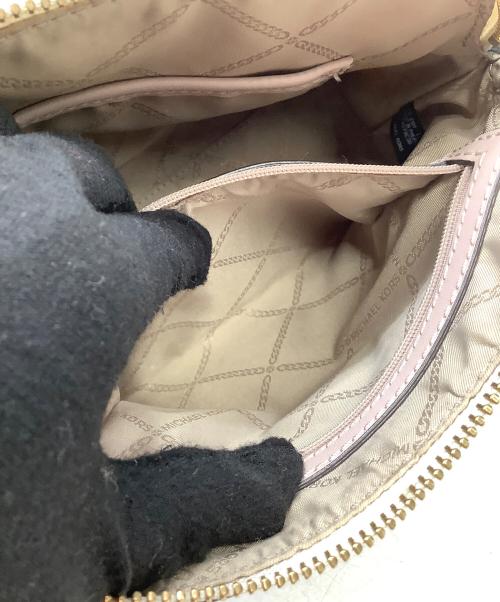 MICHAEL KORS（マイケル・コース）MICHAEL KORS (マイケル・コース) チェーンショルダーバッグ ホワイト×ピンクの古着・服飾アイテム