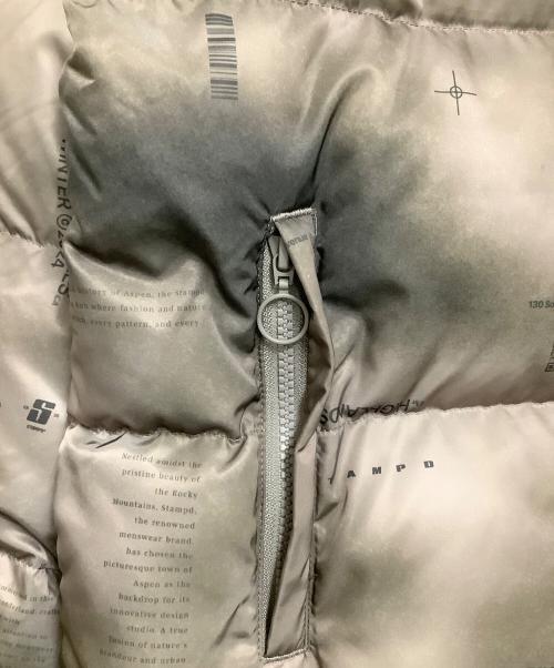 STAMPD（スタンプド）STAMPD (スタンプド) ダウンジャケット　総柄 ブラウン サイズ:Mの古着・服飾アイテム