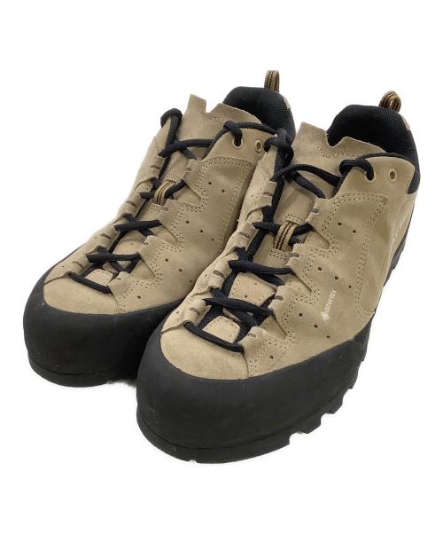 mont-bell（モンベル）mont-bell (モンベル) トレッキングシューズ クラッグホッパー レザー ベージュ×ブラック サイズ:27.5の古着・服飾アイテム