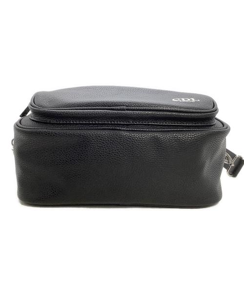 CDL TOKYO（シー・ディー・エル）CDL TOKYO (シー・ディー・エル) ボディバッグ　Triple Zip Shoulder Bag ブラックの古着・服飾アイテム