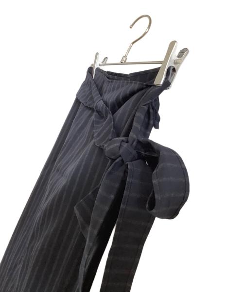 BACCA（バッカ）BACCA (バッカ) ラップスカート　ストライプウールギャバジン ラップスカート　21年モデル　	ストライプ ネイビー サイズ:36の古着・服飾アイテム