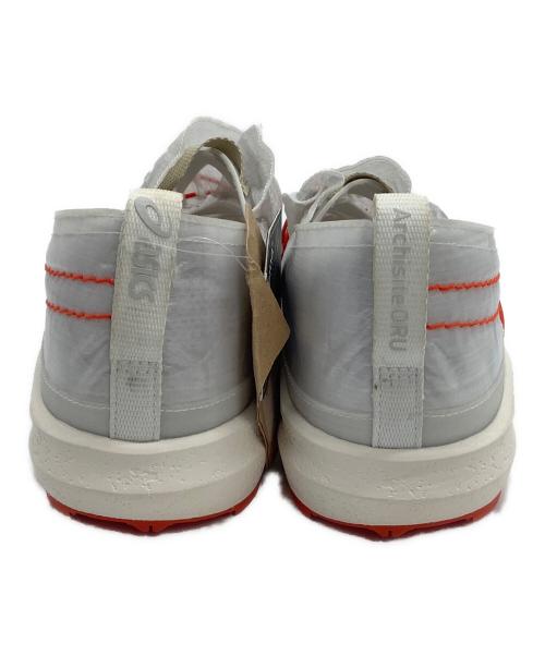 asics（アシックス）asics (アシックス) ローカットスニーカー KENGO KUMA ホワイト×オレンジ サイズ:27.5 未使用品の古着・服飾アイテム