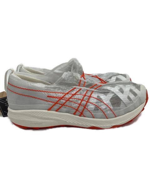 asics（アシックス）asics (アシックス) ローカットスニーカー KENGO KUMA ホワイト×オレンジ サイズ:27.5 未使用品の古着・服飾アイテム