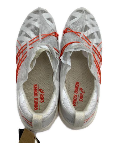 asics（アシックス）asics (アシックス) ローカットスニーカー KENGO KUMA ホワイト×オレンジ サイズ:27.5 未使用品の古着・服飾アイテム