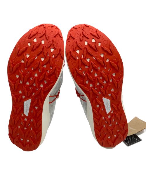 asics（アシックス）asics (アシックス) ローカットスニーカー KENGO KUMA ホワイト×オレンジ サイズ:27.5 未使用品の古着・服飾アイテム