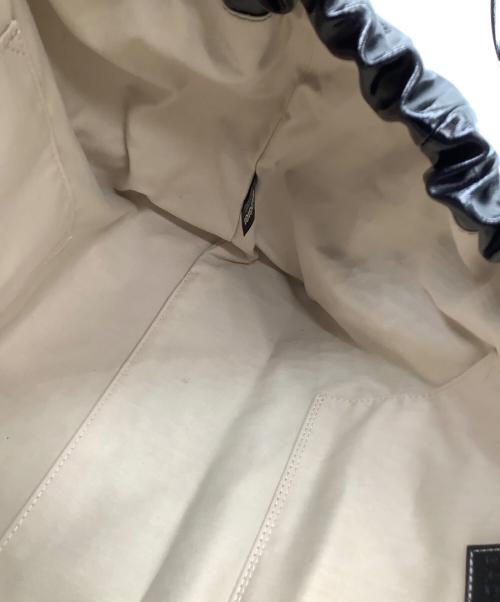 BADGIGI（バッドジジ）BADGIGI (バッドジジ) チェーンショルダーバッグ チェーン スクエア ドローストリング ブラック×シルバーの古着・服飾アイテム