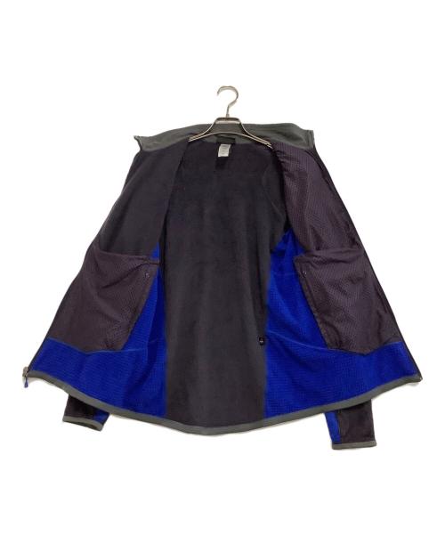 Patagonia（パタゴニア）Patagonia (パタゴニア) フリースジャケット　R2ジャケット パープル×ブルー サイズ:Mの古着・服飾アイテム