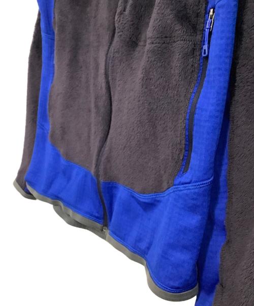 Patagonia（パタゴニア）Patagonia (パタゴニア) フリースジャケット　R2ジャケット パープル×ブルー サイズ:Mの古着・服飾アイテム