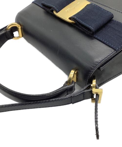 Salvatore Ferragamo（サルヴァトーレ フェラガモ）Salvatore Ferragamo (サルヴァトーレ フェラガモ) 2WAYバッグ　ヴァラリボン ブラックの古着・服飾アイテム