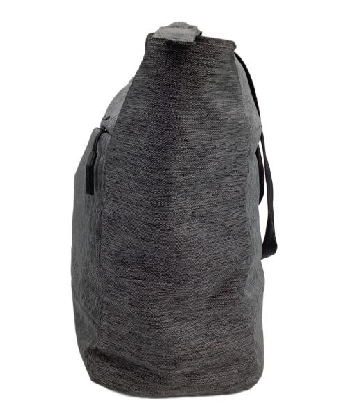 Incase（インケース）Incase (インケース) トートバッグ グレー×ブラックの古着・服飾アイテム