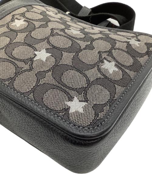 COACH（コーチ）COACH (コーチ) ショルダーバッグ　サリバン クロスボディ・シグネチャー ジャカード・スター エンブロイダリー ブラック×グレーの古着・服飾アイテム