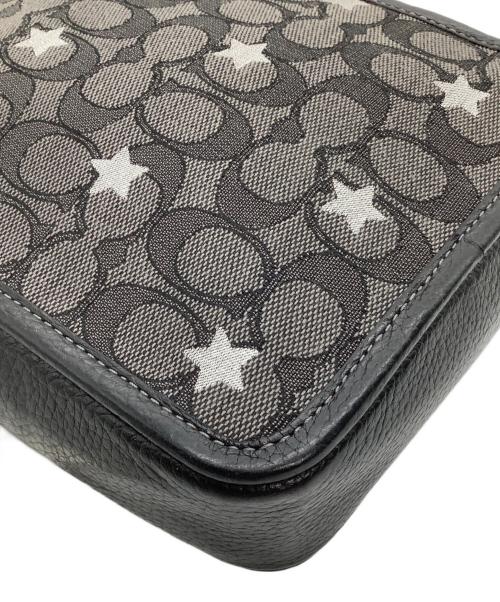 COACH（コーチ）COACH (コーチ) ショルダーバッグ　サリバン クロスボディ・シグネチャー ジャカード・スター エンブロイダリー ブラック×グレーの古着・服飾アイテム