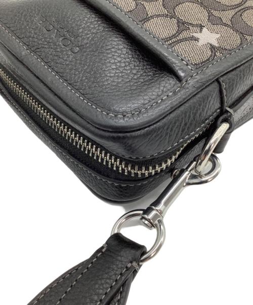 COACH（コーチ）COACH (コーチ) ショルダーバッグ　サリバン クロスボディ・シグネチャー ジャカード・スター エンブロイダリー ブラック×グレーの古着・服飾アイテム