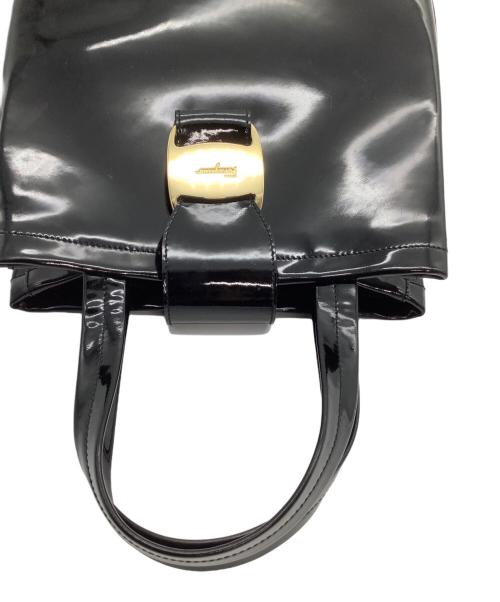 Salvatore Ferragamo（サルヴァトーレ フェラガモ）Salvatore Ferragamo (サルヴァトーレ フェラガモ) エナメルハンドバッグの古着・服飾アイテム