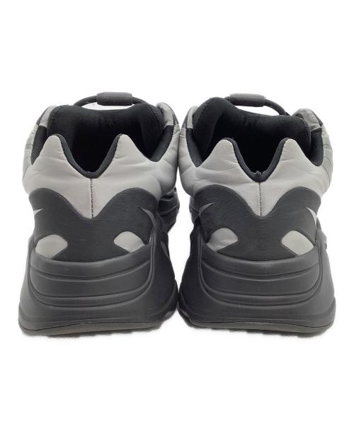 adidas（アディダス）adidas (アディダス) スニーカー YEEZY BOOST 700 グレー サイズ:28の古着・服飾アイテム