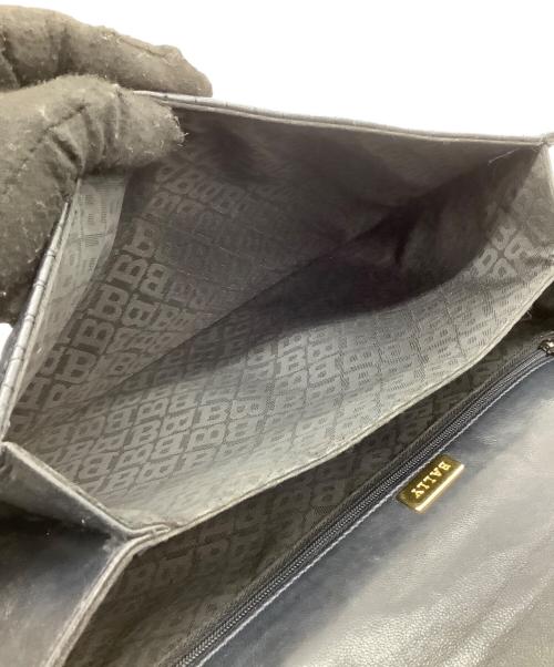 BALLY（バリー）BALLY (バリー) キルティングショルダーバッグ ブラック×ゴールドの古着・服飾アイテム