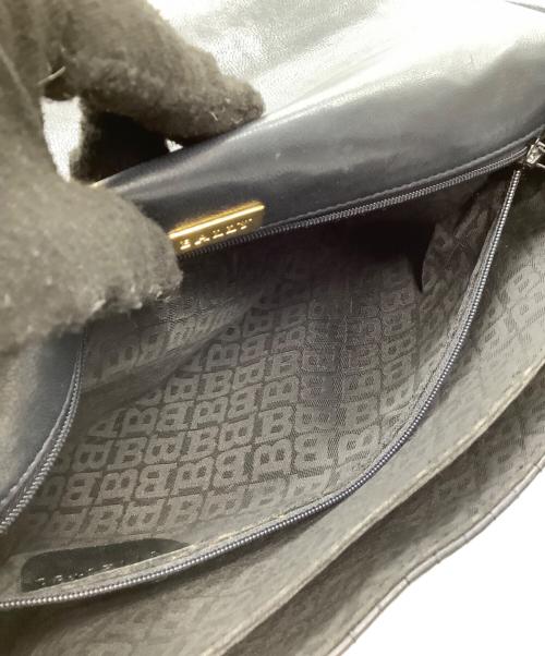 BALLY（バリー）BALLY (バリー) キルティングショルダーバッグ ブラック×ゴールドの古着・服飾アイテム