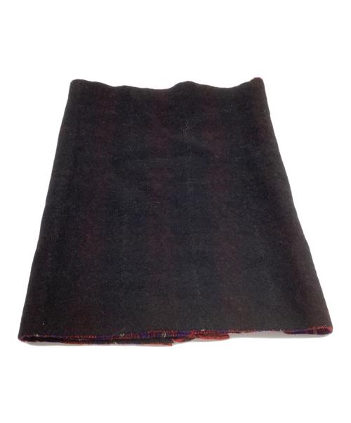 Vivienne Westwood（ヴィヴィアンウエストウッド）Vivienne Westwood (ヴィヴィアンウエストウッド) ボタン付きストール レッド×ブラックの古着・服飾アイテム