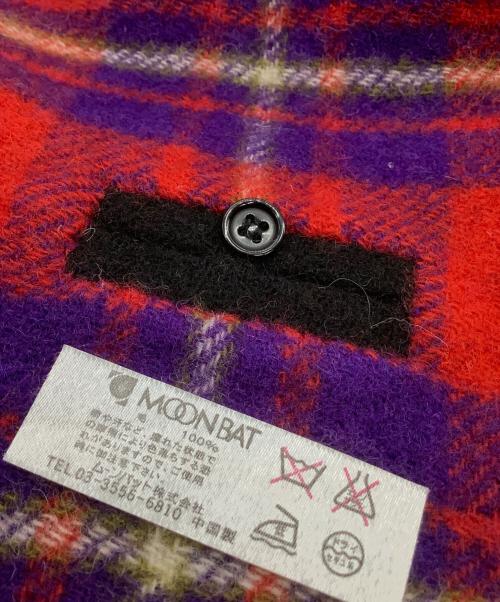 Vivienne Westwood（ヴィヴィアンウエストウッド）Vivienne Westwood (ヴィヴィアンウエストウッド) ボタン付きストール レッド×ブラックの古着・服飾アイテム