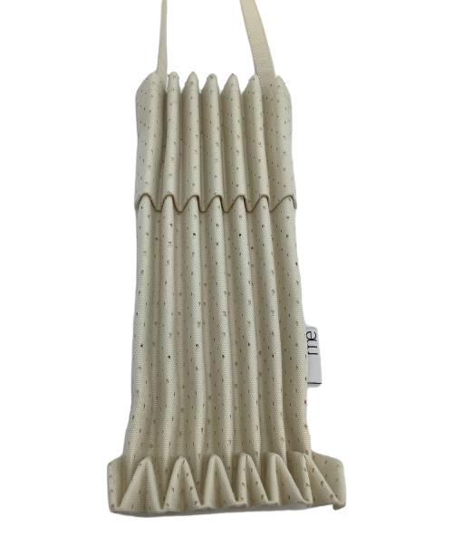 me ISSEY MIYAKE（ミーイッセイ ミヤケ）me ISSEY MIYAKE (ミーイッセイ ミヤケ) ショルダーバッグ　TRUNK PLEATS BAG ホワイトの古着・服飾アイテム