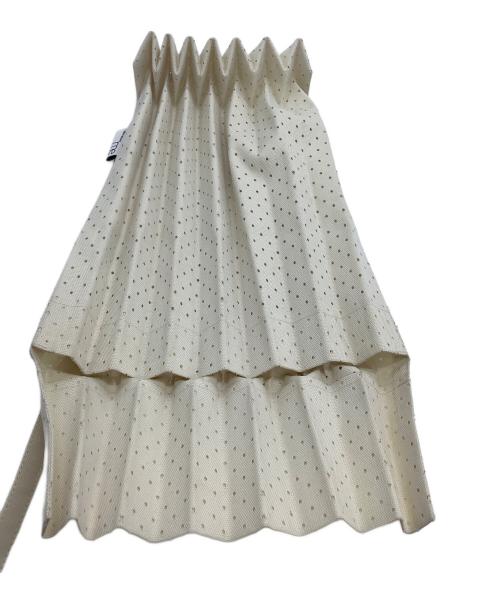 me ISSEY MIYAKE（ミーイッセイ ミヤケ）me ISSEY MIYAKE (ミーイッセイ ミヤケ) ショルダーバッグ　TRUNK PLEATS BAG ホワイトの古着・服飾アイテム
