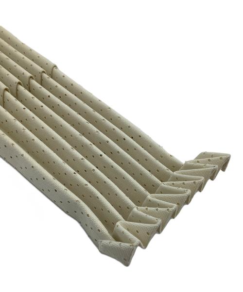 me ISSEY MIYAKE（ミーイッセイ ミヤケ）me ISSEY MIYAKE (ミーイッセイ ミヤケ) ショルダーバッグ　TRUNK PLEATS BAG ホワイトの古着・服飾アイテム