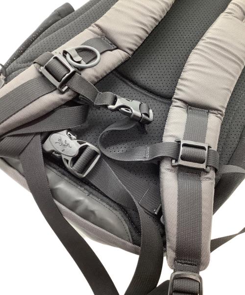 ARC'TERYX（アークテリクス）ARC'TERYX (アークテリクス) リュック MANTIS 26L DAYPACK グレー×ブラックの古着・服飾アイテム