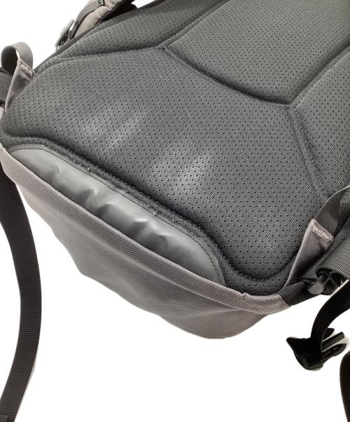 ARC'TERYX（アークテリクス）ARC'TERYX (アークテリクス) リュック MANTIS 26L DAYPACK グレー×ブラックの古着・服飾アイテム