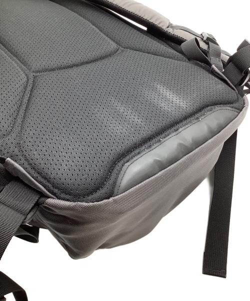 ARC'TERYX（アークテリクス）ARC'TERYX (アークテリクス) リュック MANTIS 26L DAYPACK グレー×ブラックの古着・服飾アイテム