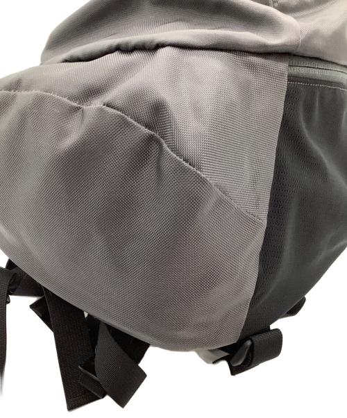 ARC'TERYX（アークテリクス）ARC'TERYX (アークテリクス) リュック MANTIS 26L DAYPACK グレー×ブラックの古着・服飾アイテム