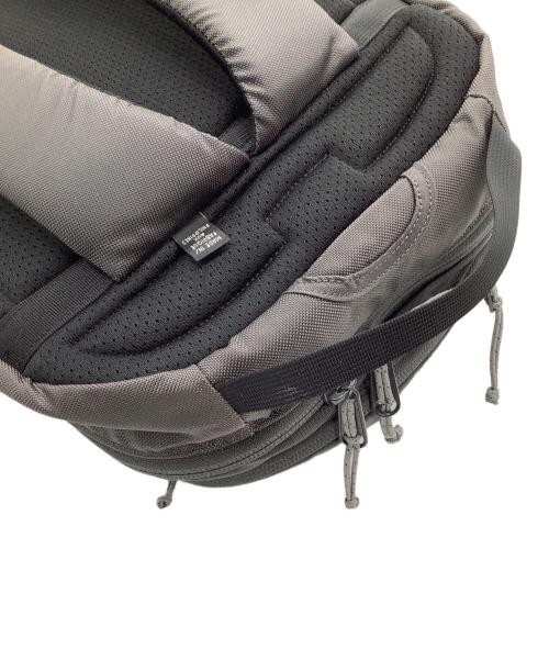 ARC'TERYX（アークテリクス）ARC'TERYX (アークテリクス) リュック MANTIS 26L DAYPACK グレー×ブラックの古着・服飾アイテム