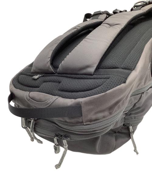ARC'TERYX（アークテリクス）ARC'TERYX (アークテリクス) リュック MANTIS 26L DAYPACK グレー×ブラックの古着・服飾アイテム
