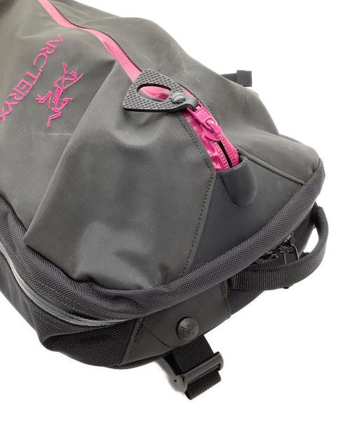 ARC'TERYX（アークテリクス）ARC'TERYX (アークテリクス) バックパック　Arro22 ブラック×ピンクの古着・服飾アイテム