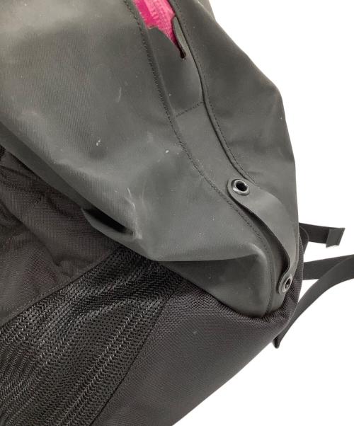 ARC'TERYX（アークテリクス）ARC'TERYX (アークテリクス) バックパック　Arro22 ブラック×ピンクの古着・服飾アイテム