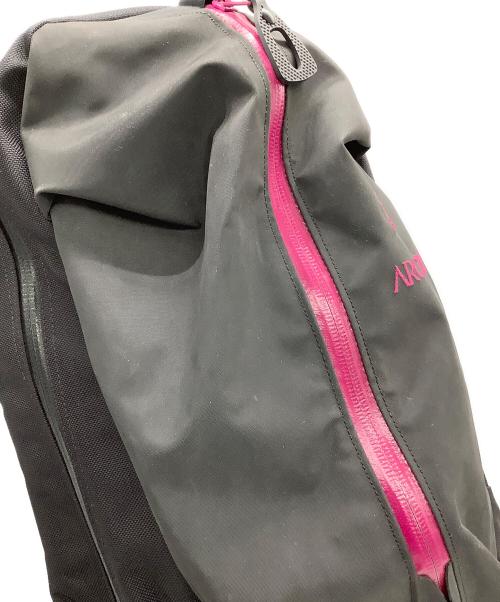 ARC'TERYX（アークテリクス）ARC'TERYX (アークテリクス) バックパック　Arro22 ブラック×ピンクの古着・服飾アイテム