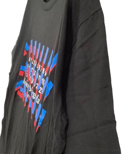 Maison Margiela（メゾンマルジェラ）Maison Margiela (メゾンマルジェラ) 半袖Tシャツ　カレンダータグ グラフィックTシャツ ブラック サイズ:50 未使用品の古着・服飾アイテム