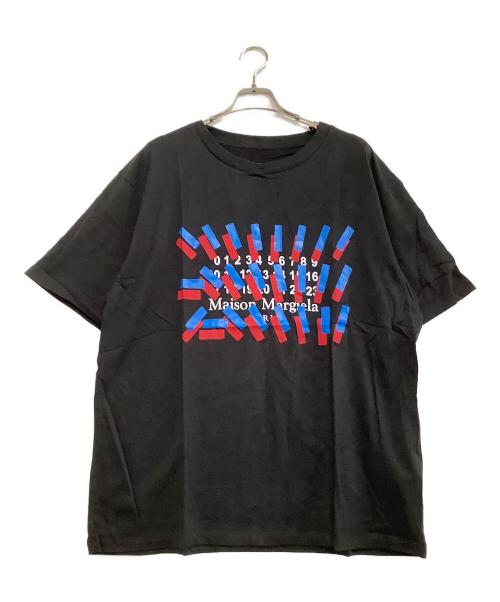 Maison Margiela（メゾンマルジェラ）Maison Margiela (メゾンマルジェラ) 半袖Tシャツ　カレンダータグ グラフィックTシャツ ブラック サイズ:48 未使用品の古着・服飾アイテム