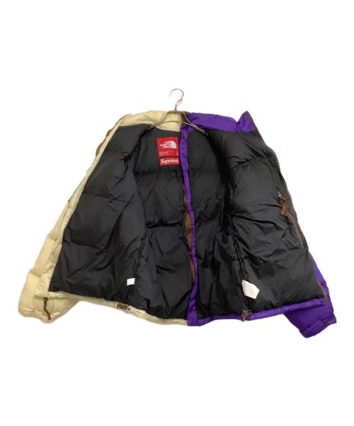 THE NORTH FACE（ザ ノース フェイス）THE NORTH FACE (ザ ノース フェイス) SUPREME (シュプリーム) ダウンジャケット　Split Nuptse Jacket ベージュ×パープル サイズ:Lの古着・服飾アイテム