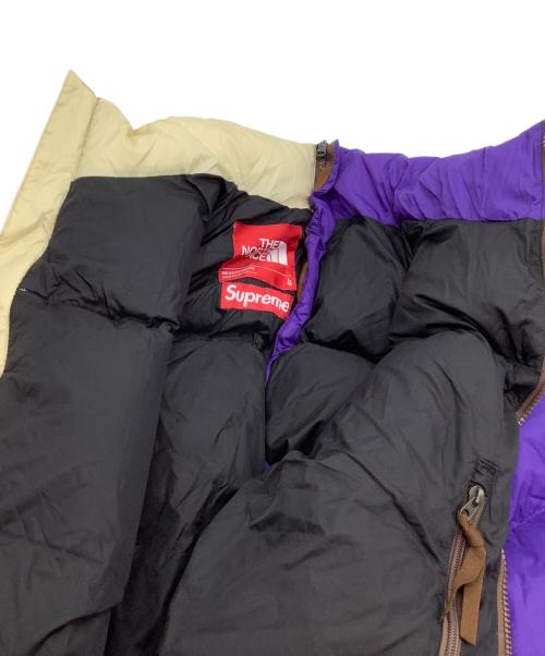 THE NORTH FACE（ザ ノース フェイス）THE NORTH FACE (ザ ノース フェイス) SUPREME (シュプリーム) ダウンジャケット　Split Nuptse Jacket ベージュ×パープル サイズ:Lの古着・服飾アイテム