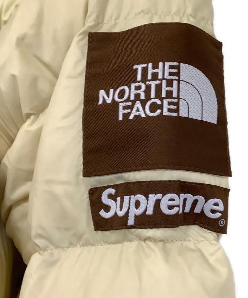 THE NORTH FACE（ザ ノース フェイス）THE NORTH FACE (ザ ノース フェイス) SUPREME (シュプリーム) ダウンジャケット　Split Nuptse Jacket ベージュ×パープル サイズ:Lの古着・服飾アイテム