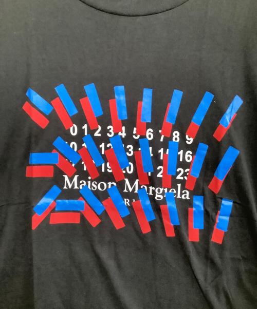 Maison Margiela（メゾンマルジェラ）Maison Margiela (メゾンマルジェラ) 半袖Tシャツ　カレンダータグ グラフィックTシャツ ブラック サイズ:52の古着・服飾アイテム