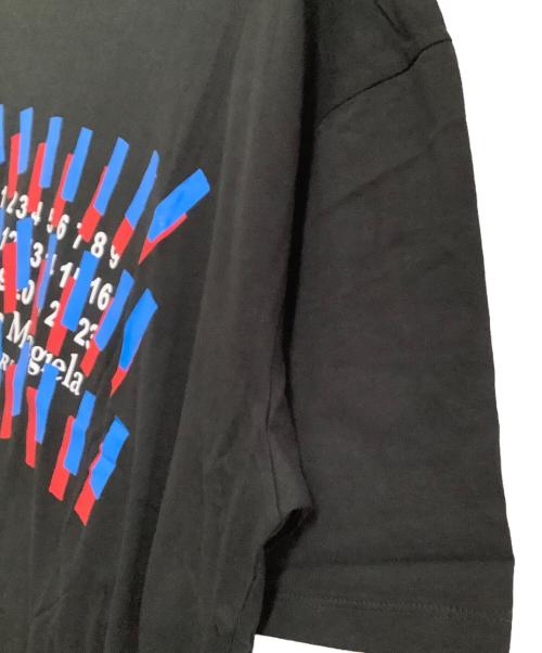 Maison Margiela（メゾンマルジェラ）Maison Margiela (メゾンマルジェラ) 半袖Tシャツ　カレンダータグ グラフィックTシャツ ブラック サイズ:52の古着・服飾アイテム