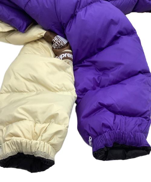 THE NORTH FACE（ザ ノース フェイス）THE NORTH FACE (ザ ノース フェイス) Supreme (シュプリーム) ダウンジャケット Split Nuptse Jacket ベージュ×パープル サイズ:Sの古着・服飾アイテム